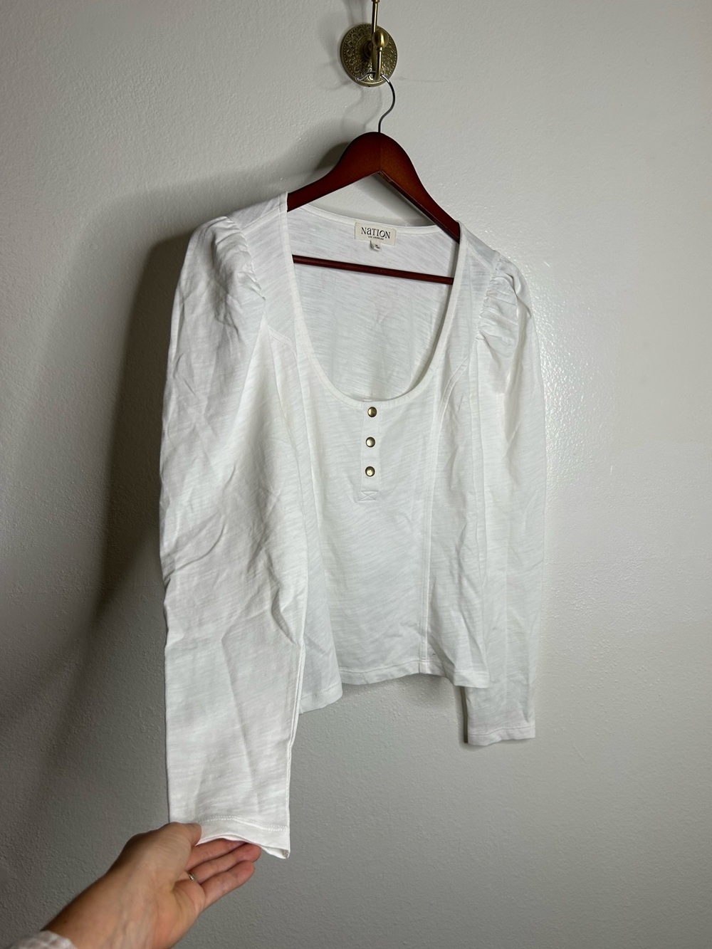 NWT Nation LA 100% Cotton Scoop Neck Puff Sleeve White Gold Button Top